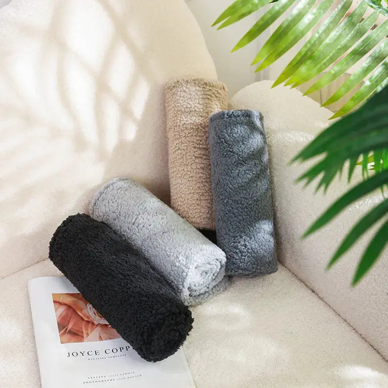 Thick Waterproof Flannel Pet Blanket for Dogs and Cats - Woof Pet Products